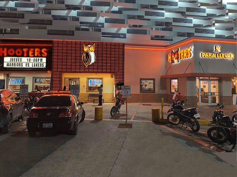 Hooters Malecón