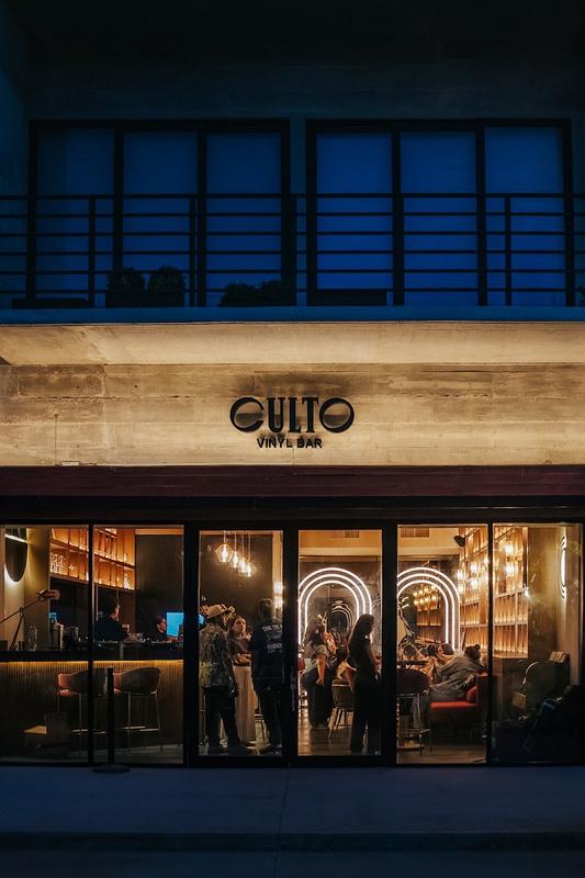 CULTO Vinyl Bar