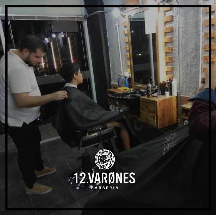 12 Varones Barbería en Cancún
