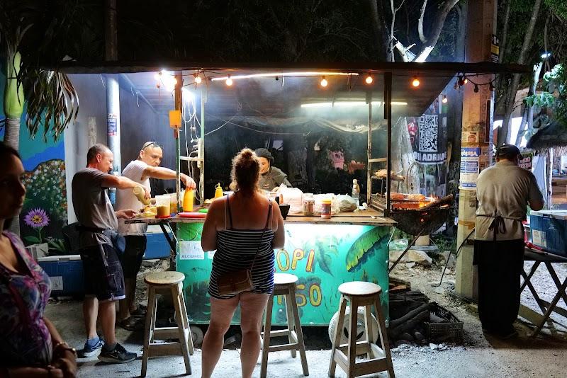 Tropitango tulum