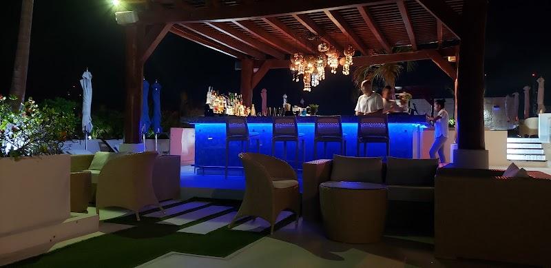 Roof Club (The Palm Hotel)