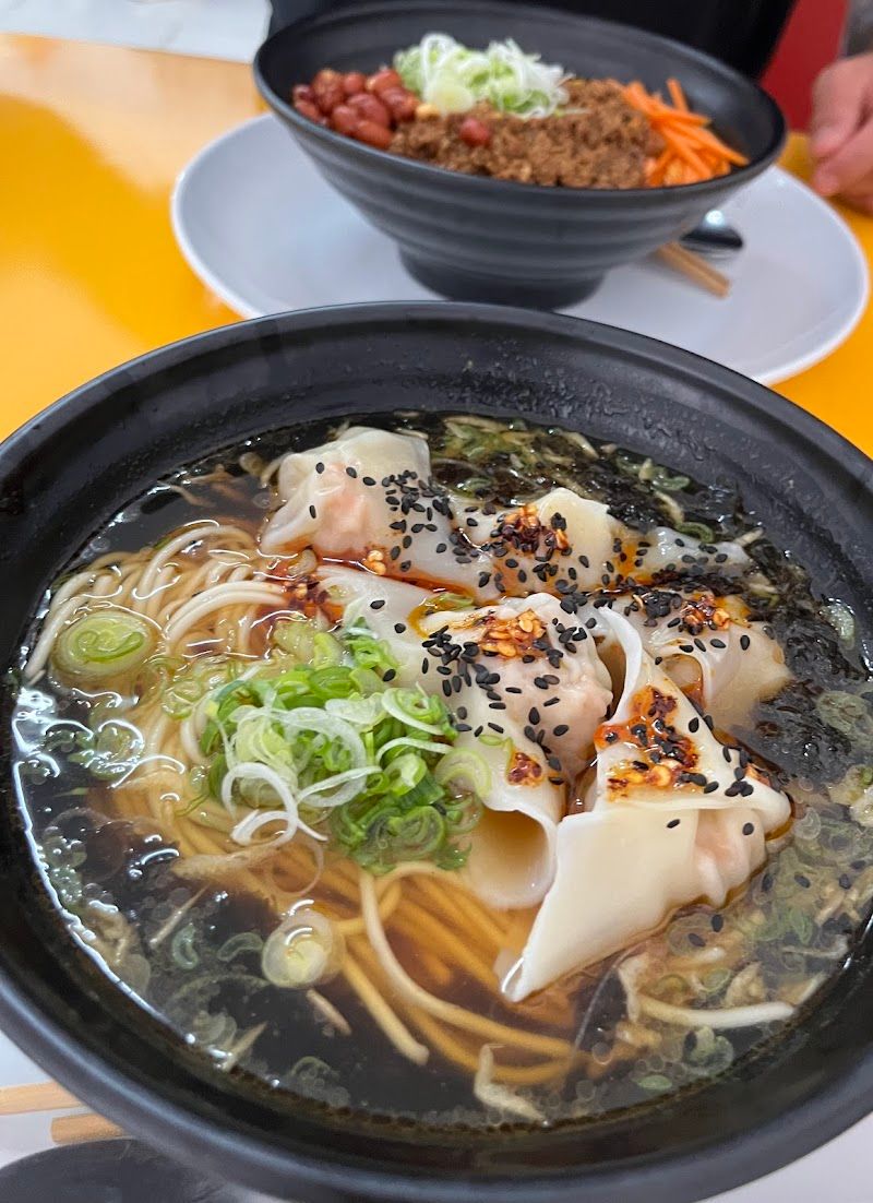 Comida china Dumplings y Ramen