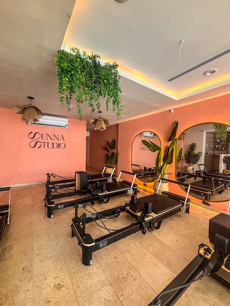 SUNNA STUDIO / pilates reformer